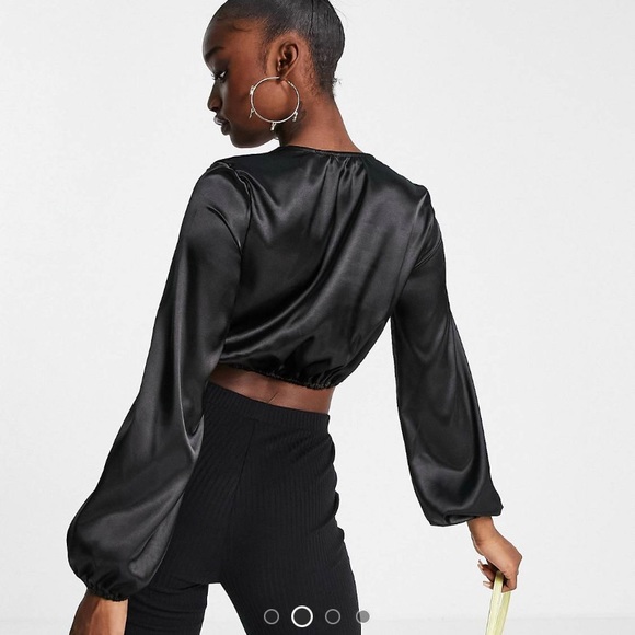 First distraction the label satin twist crop top in black - Picture 3 of 6